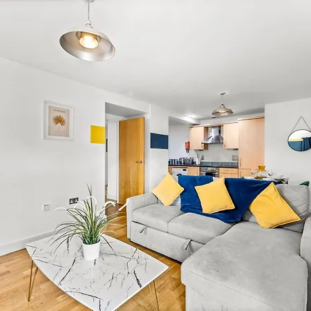 Enchanting Abode -sleeps 6 With Balcony! Daire *