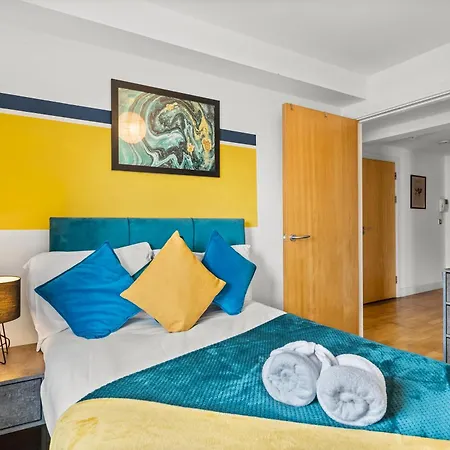 Enchanting Abode -sleeps 6 With Balcony! Daire *