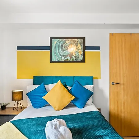 Enchanting Abode -sleeps 6 With Balcony! Апартаменты *