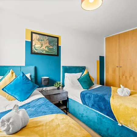 Апартаменты Enchanting Abode -sleeps 6 With Balcony! Бристоль