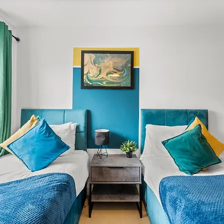 Enchanting Abode -sleeps 6 With Balcony! * 브리스틀